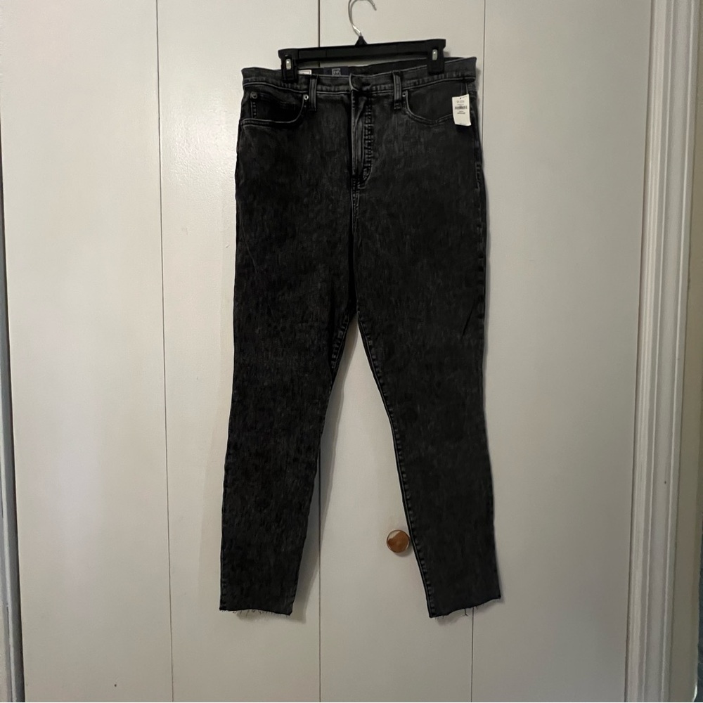 NWT GAP Sky High True Skinny Jeans – Size 14/32R